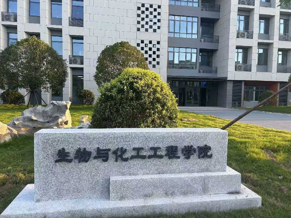 洞口县扬州职业大学体育场高杆灯项目